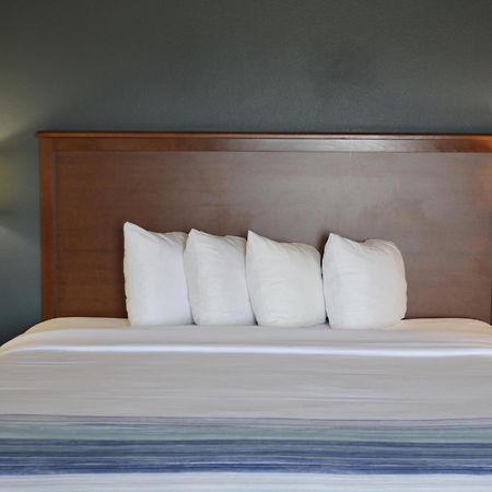 Americinn By Wyndham Spencer Bagian luar foto
