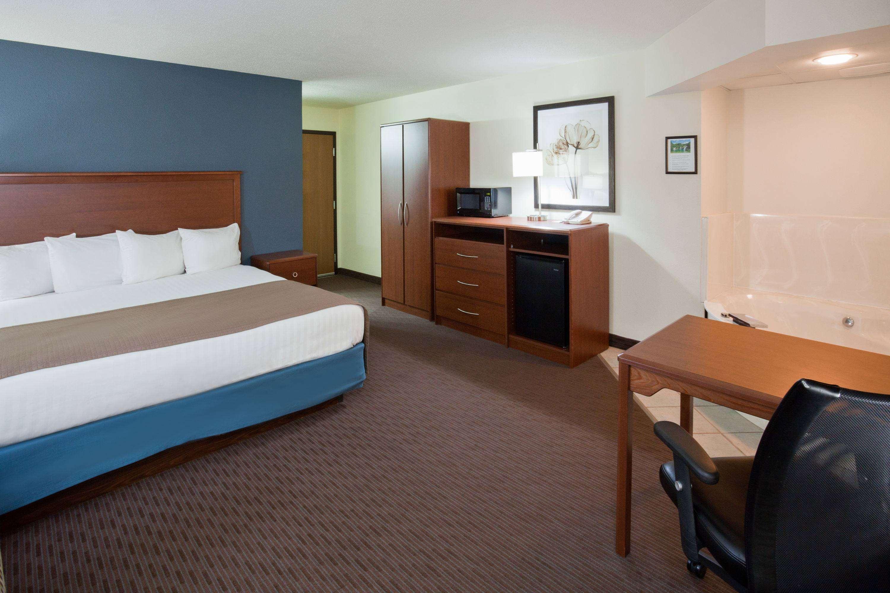 Americinn By Wyndham Spencer Bagian luar foto