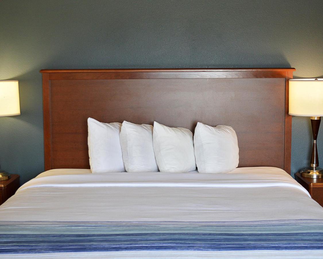 Americinn By Wyndham Spencer Bagian luar foto