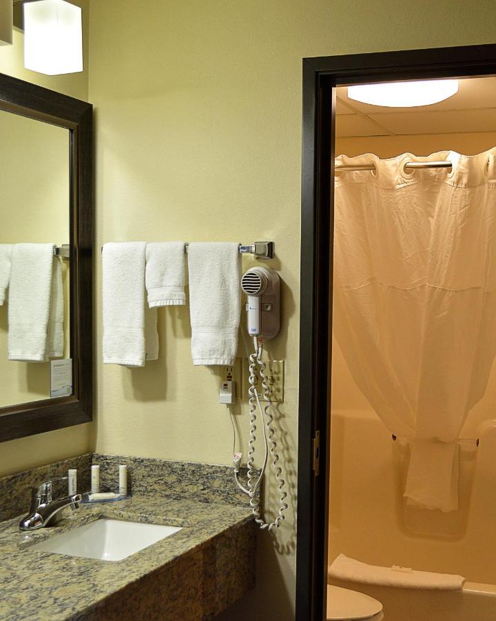 Americinn By Wyndham Spencer Bagian luar foto