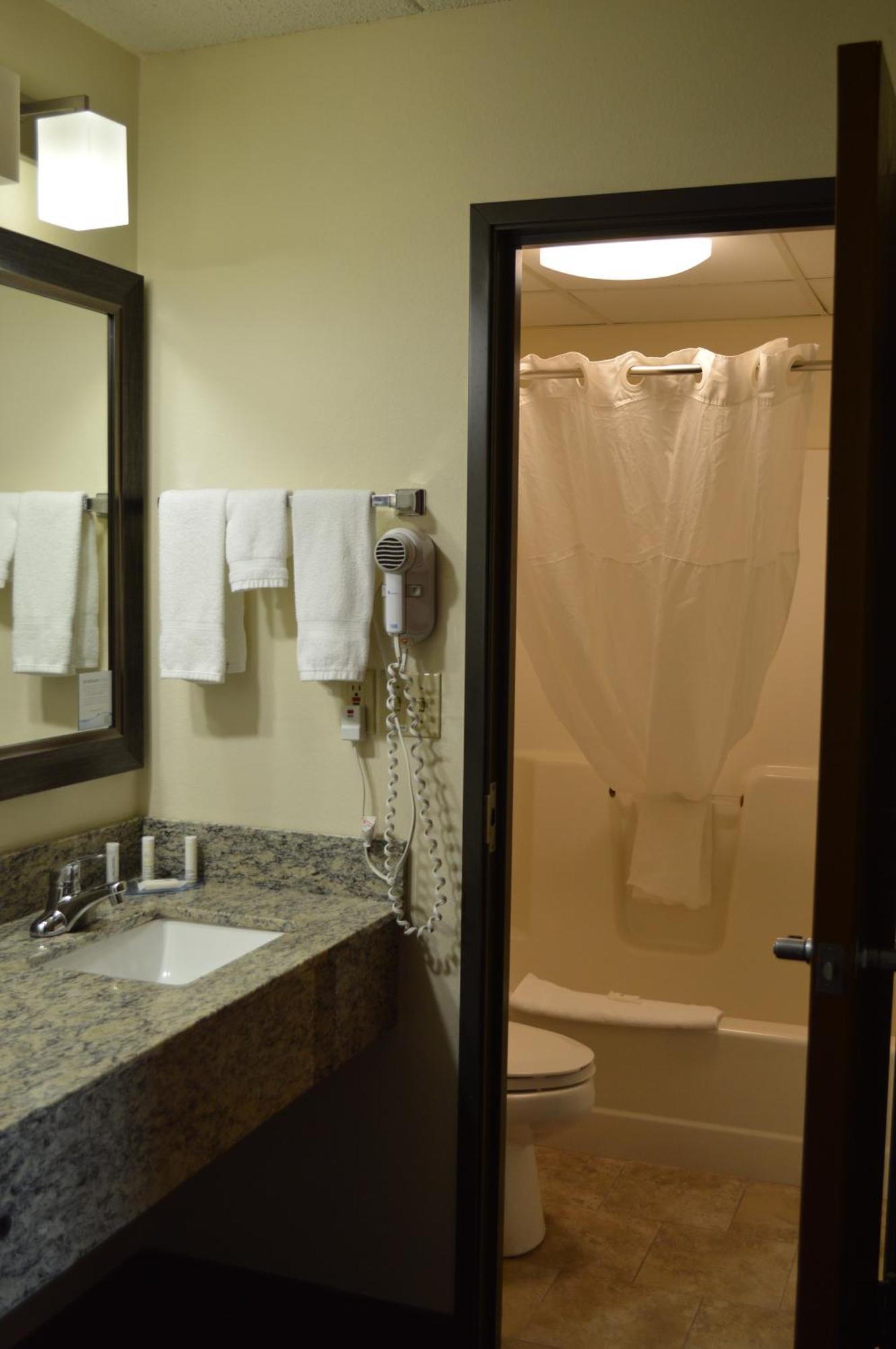 Americinn By Wyndham Spencer Bagian luar foto