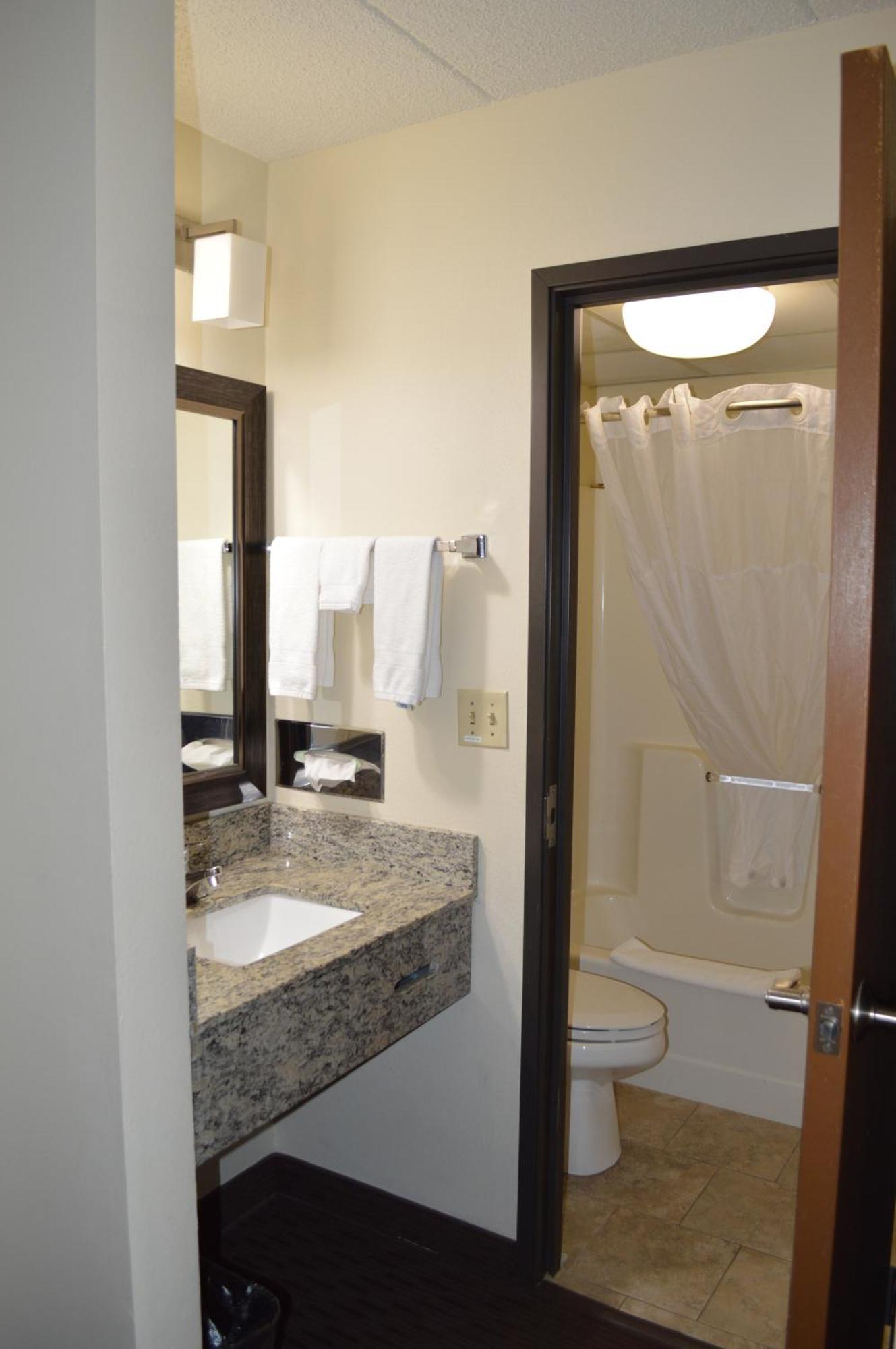 Americinn By Wyndham Spencer Bagian luar foto