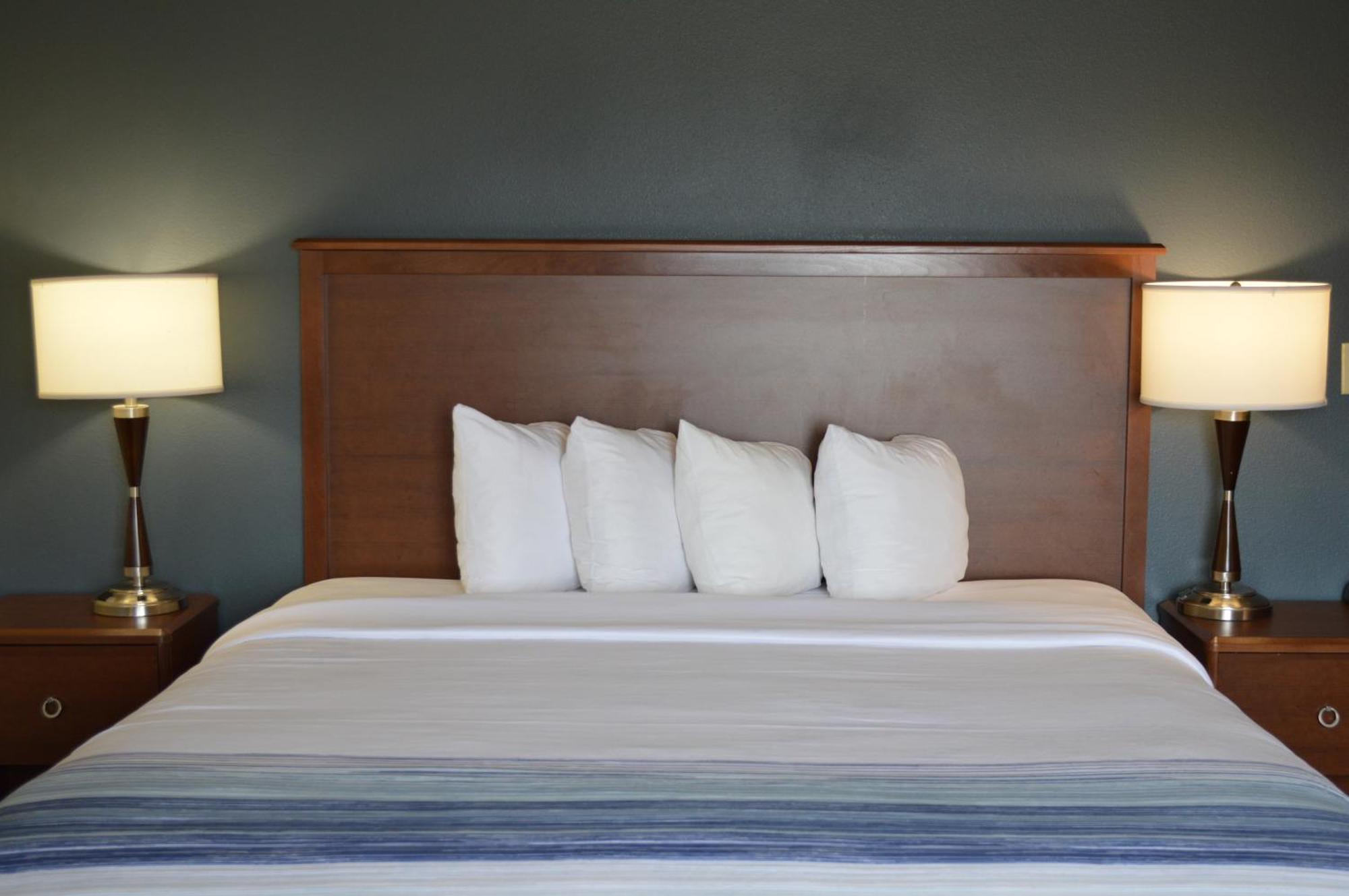 Americinn By Wyndham Spencer Bagian luar foto