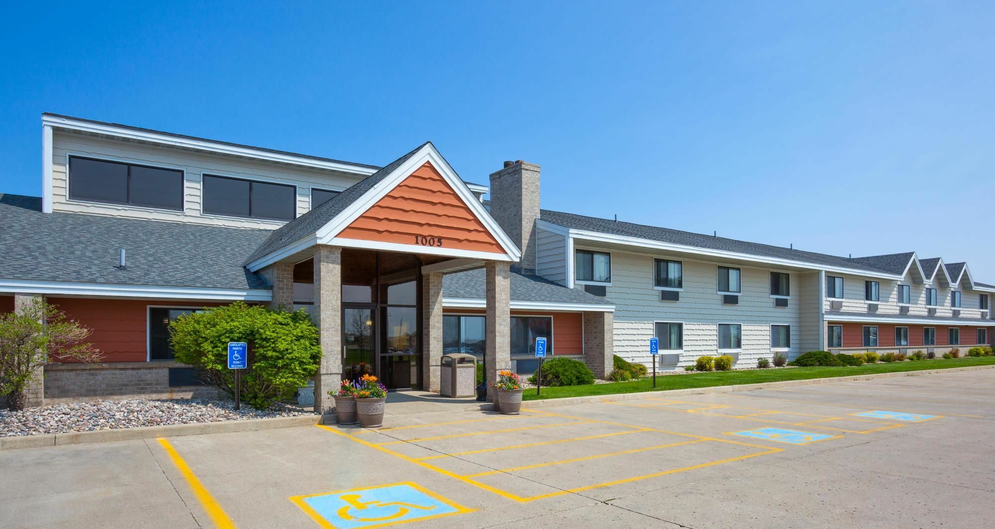Americinn By Wyndham Spencer Bagian luar foto